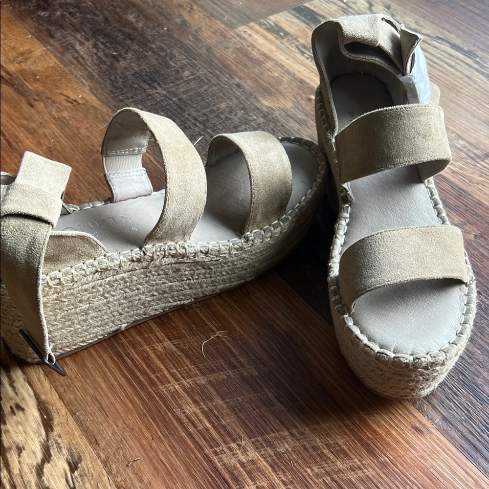 Coconuts by Matisse NWOT Fauxe Suede Tan Espadrille Wedges